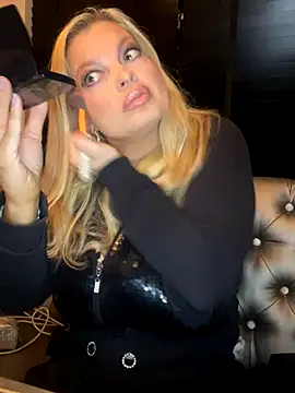 Snapshot of Lisavontease chatting on 12, 10, 2025 Lisavontease online show from 12, 10, 2025