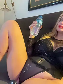 Lisavontease online show from 18, 4, 2026