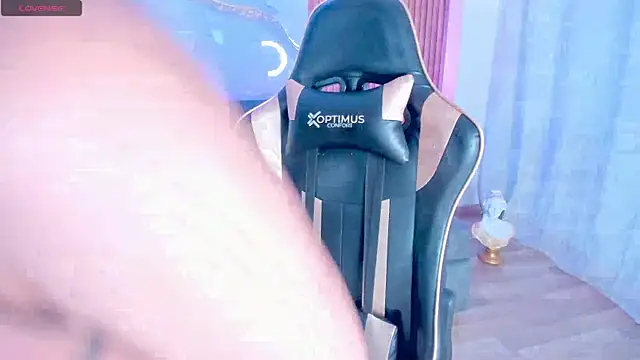 Snapshot of LaraBaker chatting on 13, 1, 2025 LaraBaker online show from 13, 1, 2025