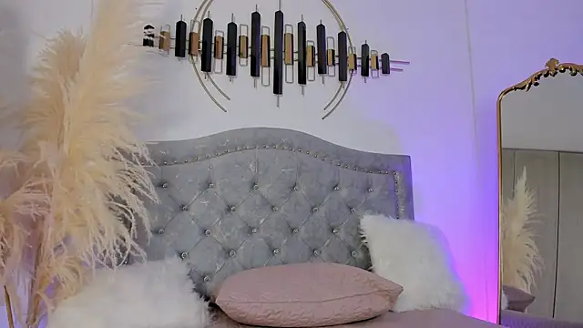 Snapshot of LaraBaker chatting on 8, 2, 2025 LaraBaker online show from 8, 2, 2025