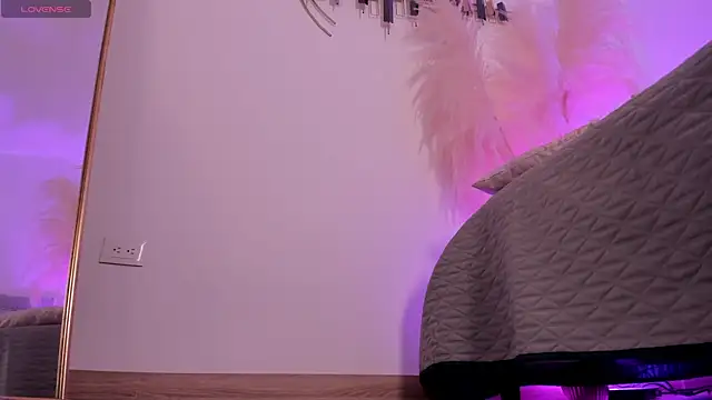 Snapshot of LaraBaker chatting on 7, 3, 2025 LaraBaker online show from 7, 3, 2025