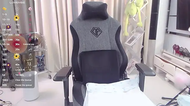 Judy0523 online show from 13, 2, 2025