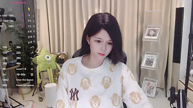 Judy0523 online show from 25, 2, 2025