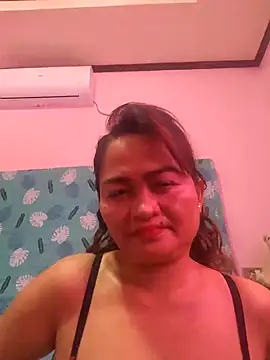 Snapshot of hotmommm4you chatting on 4, 10, 2025 hotmommm4you online show from 4, 10, 2025