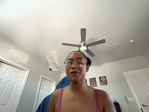 Snapshot of RylHoneyy chatting on 5, 2, 2026 RylHoneyy online show from 5, 2, 2026