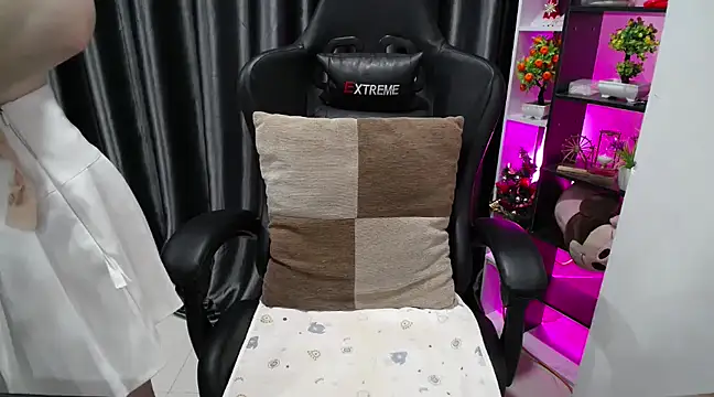 Yuki-yio online show from 25, 2, 2025