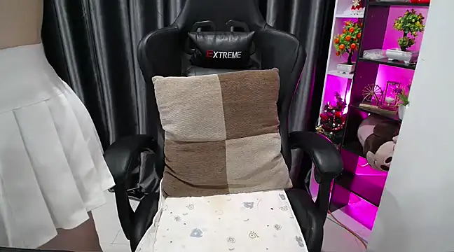 Yuki-yio online show from 28, 2, 2025