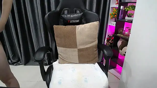 Yuki-yio online show from 16, 9, 2025