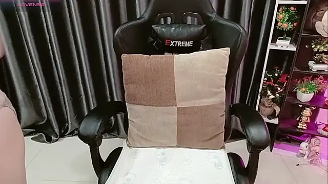 Yuki-yio online show from 5, 3, 2026