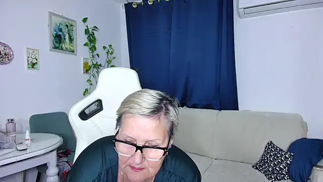 Snapshot of Selenna57 chatting on 11, 1, 2026 Selenna57 online show from 11, 1, 2026