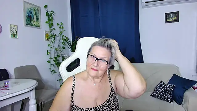 Snapshot of Selenna57 chatting on 2, 2, 2026 Selenna57 online show from 2, 2, 2026