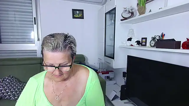 Selenna57 online show from 9, 6, 2026