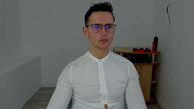 sexxymuscles4u online show from 2, 12, 2024