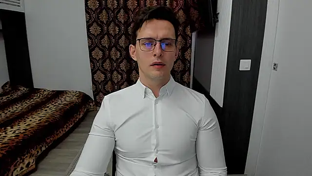 sexxymuscles4u online show from 10, 3, 2025