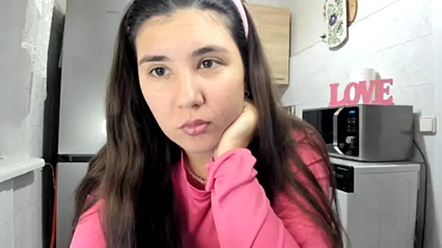 MiaMarrone online show from 25, 11, 2025