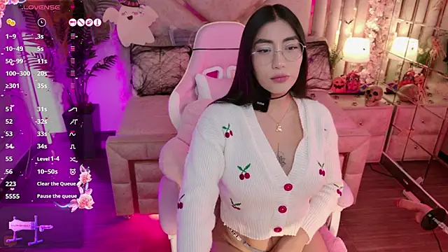 Snapshot of shanon- chatting on 28, 10, 2025 shanon- online show from 28, 10, 2025