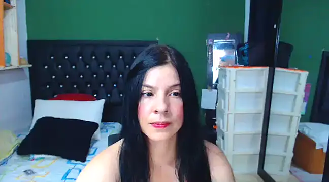 Estefani 32 online show from 20, 12, 2024