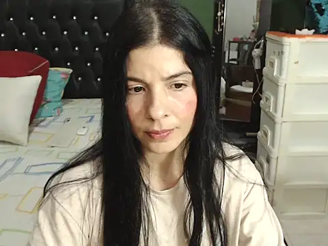 Estefani 32 online show from 9, 1, 2025