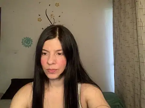 Snapshot of Estefani_32 chatting on 1, 2, 2026 Estefani 32 online show from 1, 2, 2026