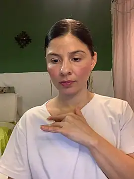 Snapshot of Estefani_32 chatting on 13, 2, 2026 Estefani 32 online show from 13, 2, 2026