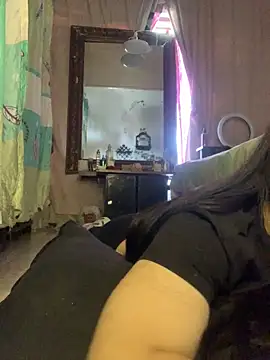 Snapshot of Estefani_32 chatting on 4, 4, 2026 Estefani 32 online show from 4, 4, 2026