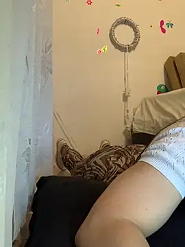 Snapshot of Estefani_32 chatting on 9, 4, 2026 Estefani 32 online show from 9, 4, 2026