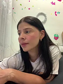 Snapshot of Estefani_32 chatting on 12, 4, 2026 Estefani 32 online show from 12, 4, 2026