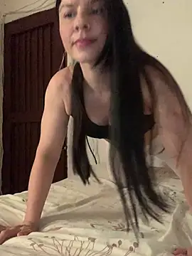 Snapshot of Estefani_32 chatting on 21, 4, 2026 Estefani 32 online show from 21, 4, 2026