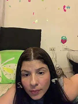 Snapshot of Estefani_32 chatting on 27, 4, 2026 Estefani 32 online show from 27, 4, 2026