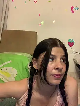 Snapshot of Estefani_32 chatting on 28, 4, 2026 Estefani 32 online show from 28, 4, 2026