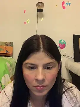 Snapshot of Estefani_32 chatting on 1, 5, 2026 Estefani 32 online show from 1, 5, 2026
