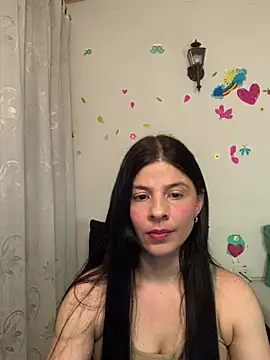 Snapshot of Estefani_32 chatting on 4, 5, 2026 Estefani 32 online show from 4, 5, 2026