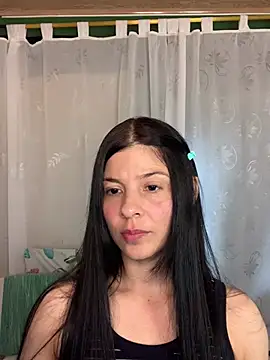 Snapshot of Estefani_32 chatting on 8, 5, 2026 Estefani 32 online show from 8, 5, 2026