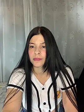 Snapshot of Estefani_32 chatting on 9, 5, 2026 Estefani 32 online show from 9, 5, 2026