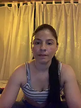 Snapshot of Estefani_32 chatting on 13, 5, 2026 Estefani 32 online show from 13, 5, 2026