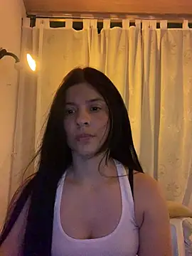 Snapshot of Estefani_32 chatting on 17, 5, 2026 Estefani 32 online show from 17, 5, 2026