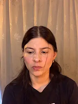 Snapshot of Estefani_32 chatting on 19, 5, 2026 Estefani 32 online show from 19, 5, 2026