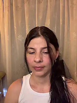 Snapshot of Estefani_32 chatting on 21, 5, 2026 Estefani 32 online show from 21, 5, 2026