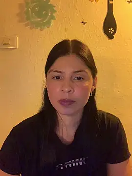 Snapshot of Estefani_32 chatting on 4, 6, 2026 Estefani 32 online show from 4, 6, 2026