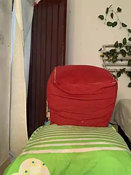 Snapshot of Estefani_32 chatting on 23, 6, 2026 Estefani 32 online show from 23, 6, 2026