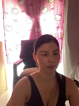 Snapshot of Estefani_32 chatting on 24, 6, 2026 Estefani 32 online show from 24, 6, 2026