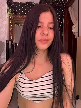 Snapshot of Estefani_32 chatting on 25, 6, 2026 Estefani 32 online show from 25, 6, 2026