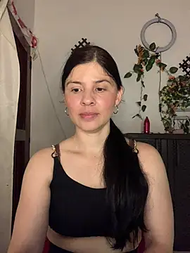 Snapshot of Estefani_32 chatting on 2, 7, 2026 Estefani 32 online show from 2, 7, 2026