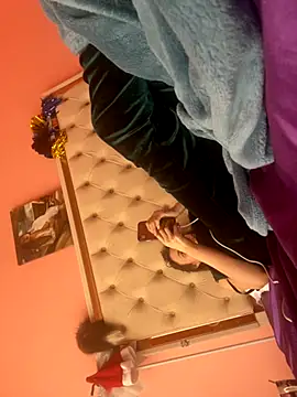 Flossy Vettie online show from 7, 10, 2025