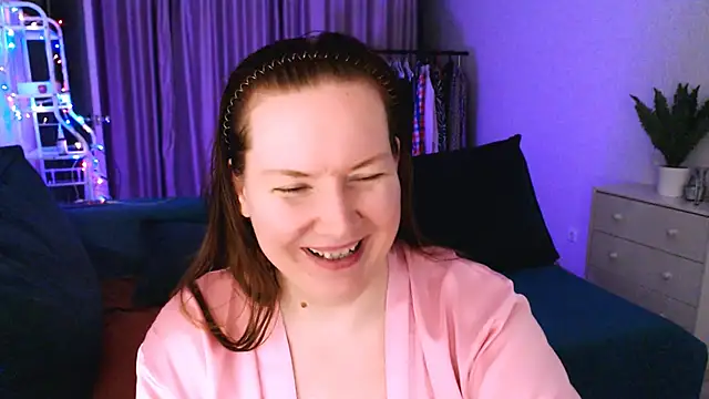 Snapshot of GoddessLara chatting on 19, 2, 2025 GoddessLara online show from 19, 2, 2025