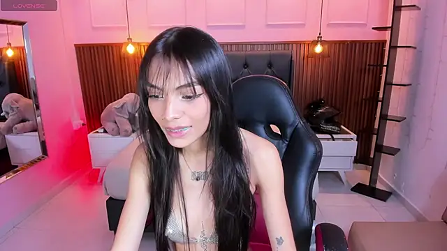 AMELIELEONE online show from 10, 11, 2025