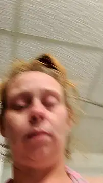 Snapshot of BossChick1625 chatting on 29, 10, 2025 BossChick1625 online show from 29, 10, 2025