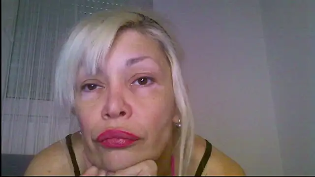 EvaaMina online show from 4, 5, 2026