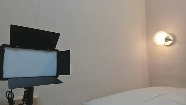 Snapshot of kathe_hot chatting on 4, 7, 2026 kathe hot online show from 4, 7, 2026
