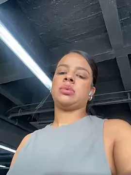 Snapshot of trianawhite chatting on 21, 2, 2025 trianawhite online show from 21, 2, 2025